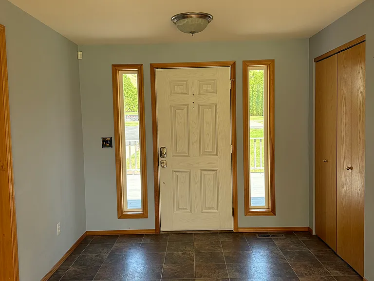 39 Peacock Ln — Photo 5