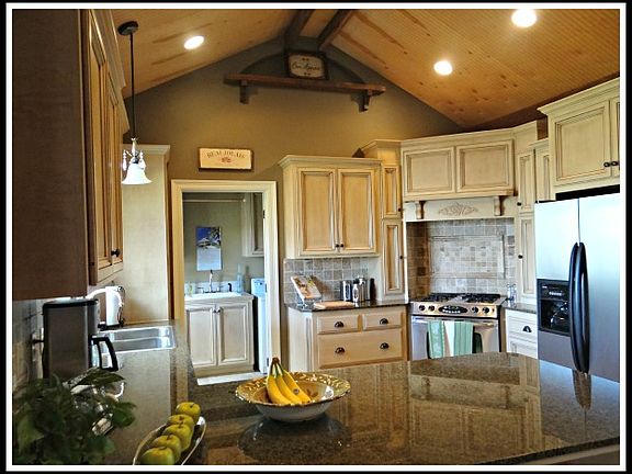 5th image of 401 La Villa Cir