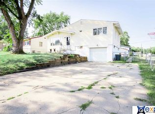 6602 Hartman Ave, Omaha, NE 68104