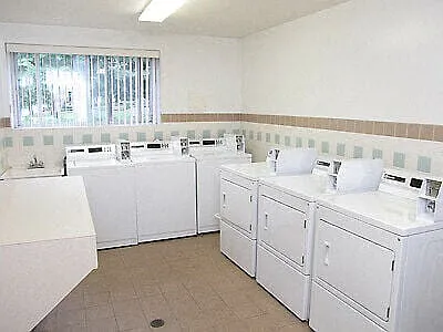 High Park Apartments — Photo 4