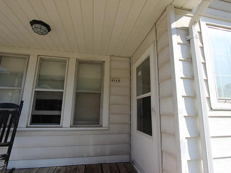 4816 Burt St #1/2-2 — Photo 5