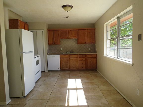 5th image of 5812 NW Oak Ave