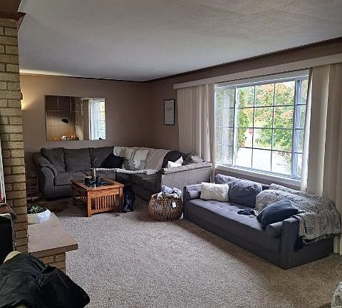 3rd image of 2237 Woodland Ave
