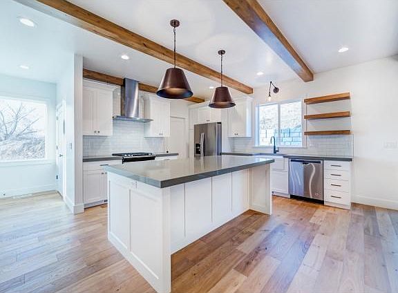 5th image of 250 Queensland Ct