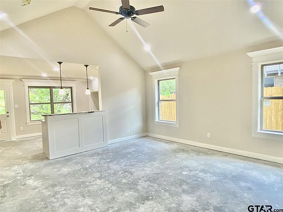 3rd image of 2091 N Moore Ave