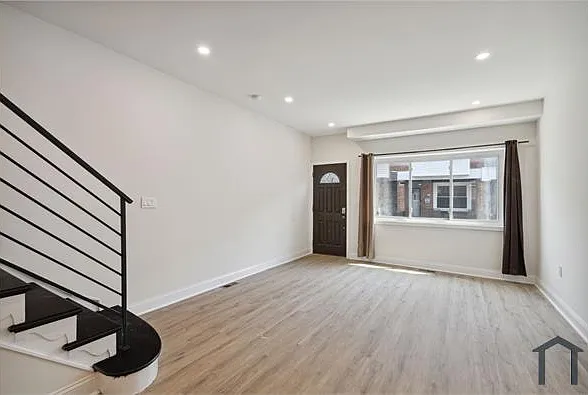 3 bed, 972 sqft, $1,900 — Photo 3