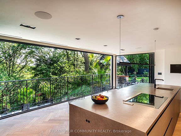 5th image of 57 Baby Point Cres S