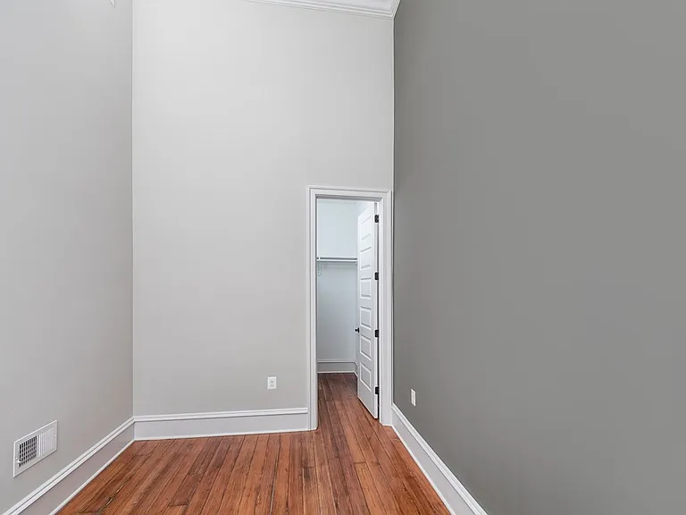814 Cathedral St — Photo 30