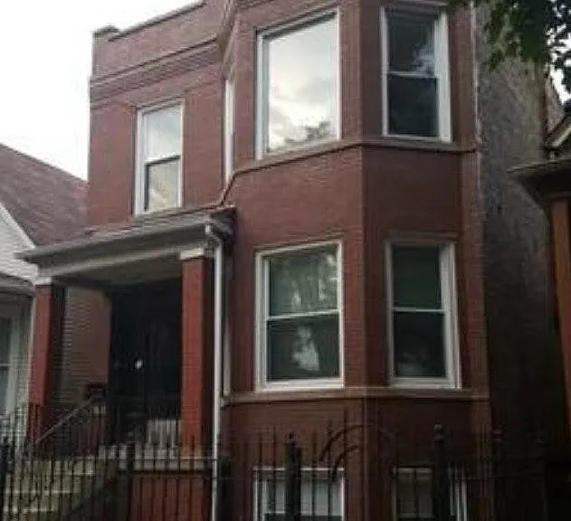 2742 W Nelson St #1 — Photo 2