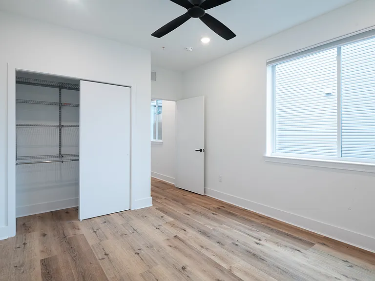 2621 W Oxford St #305 — Photo 13