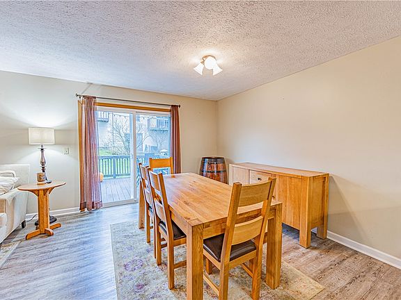 5th image of 430 Carters Grove Dr