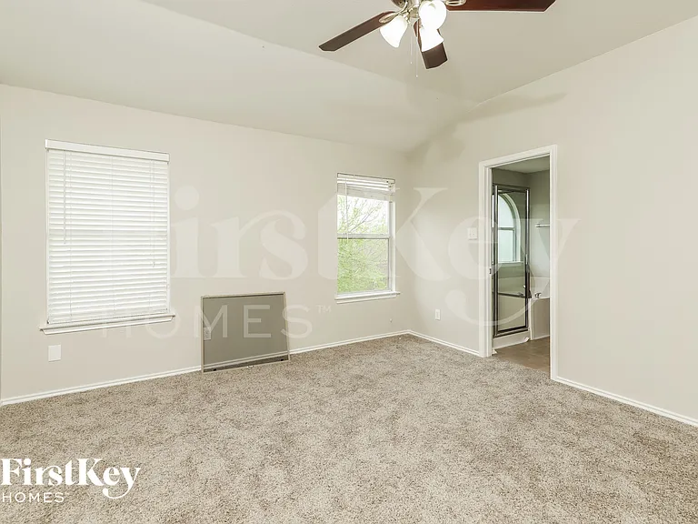 315 Donalan Dr — Photo 9