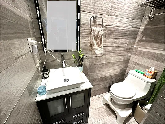 Rented by OvCo Realty | media 4