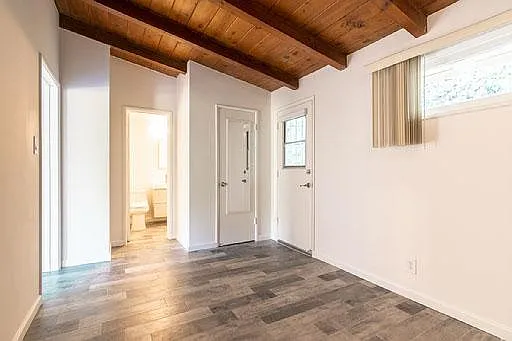660 W 28th St #D — Photo 12