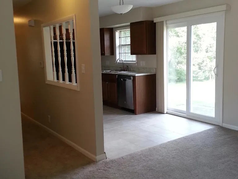 2113 Austin Dr — Photo 2