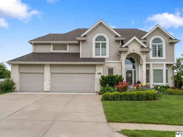 15921 Lake St, Omaha, NE 68116