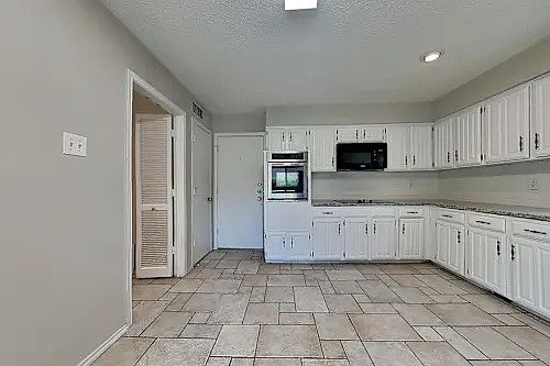 3rd image of 3105 Laurel Ln