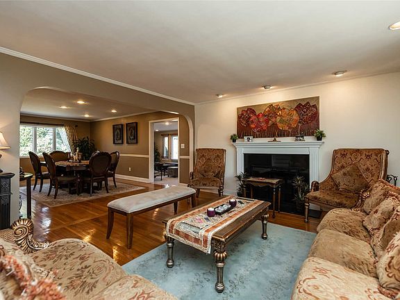 4th image of 761 Kensington Dr