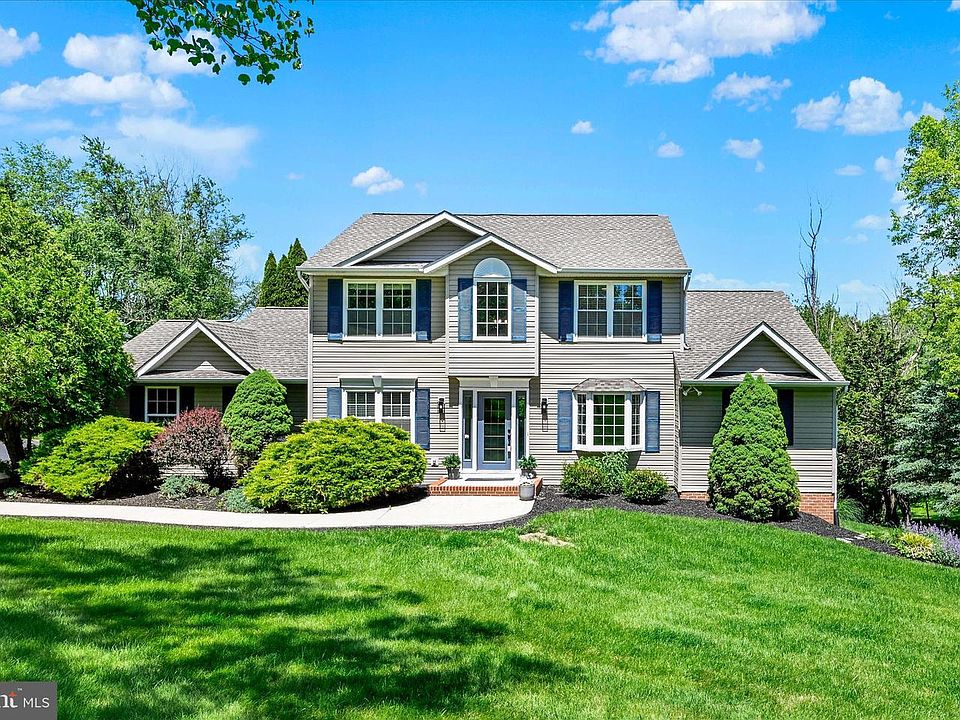 1st image of 24 Landau Dr