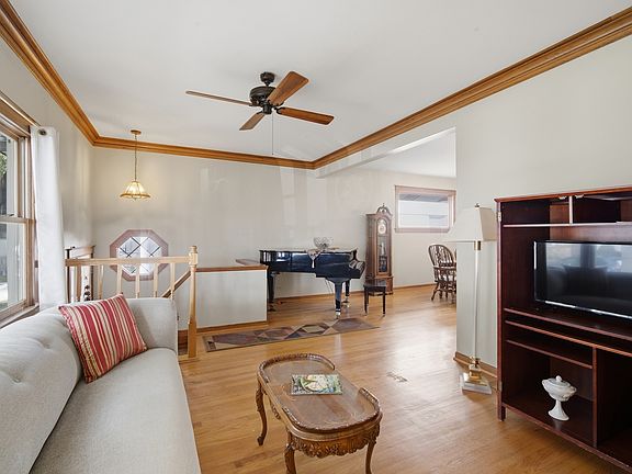 5th image of 3831 N Octavia Ave