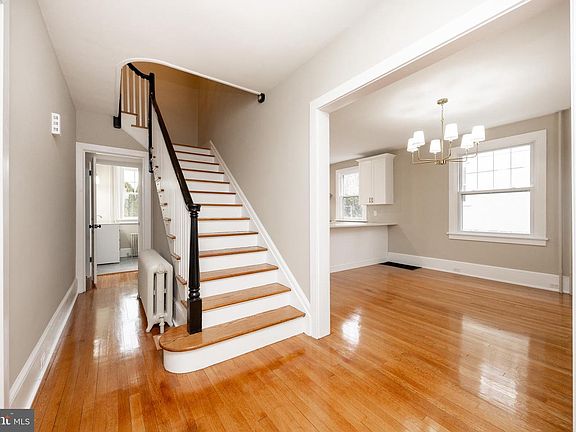 2nd image of 102 Lincoln St