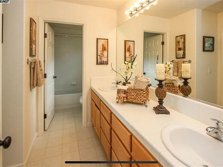 5728 Old Westbury Way — Photo 18