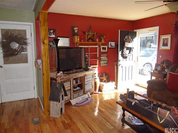 3rd image of 2843 Twin Meadow Dr