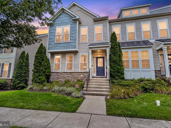 1422 Scheer St, Brunswick, MD 21716