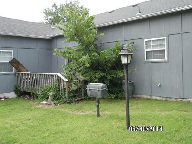 2nd image of 111 W Nettleton St