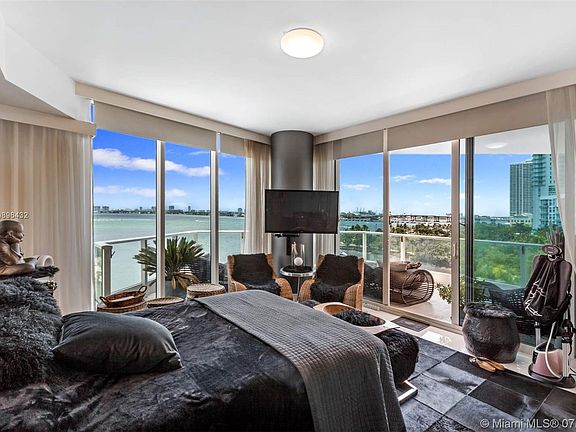 4th image of 2020 N Bayshore Dr APT 702