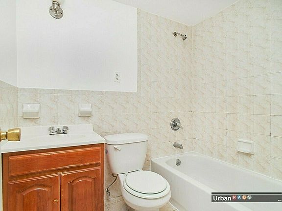 4th image of 451 Franklin Ave #2F