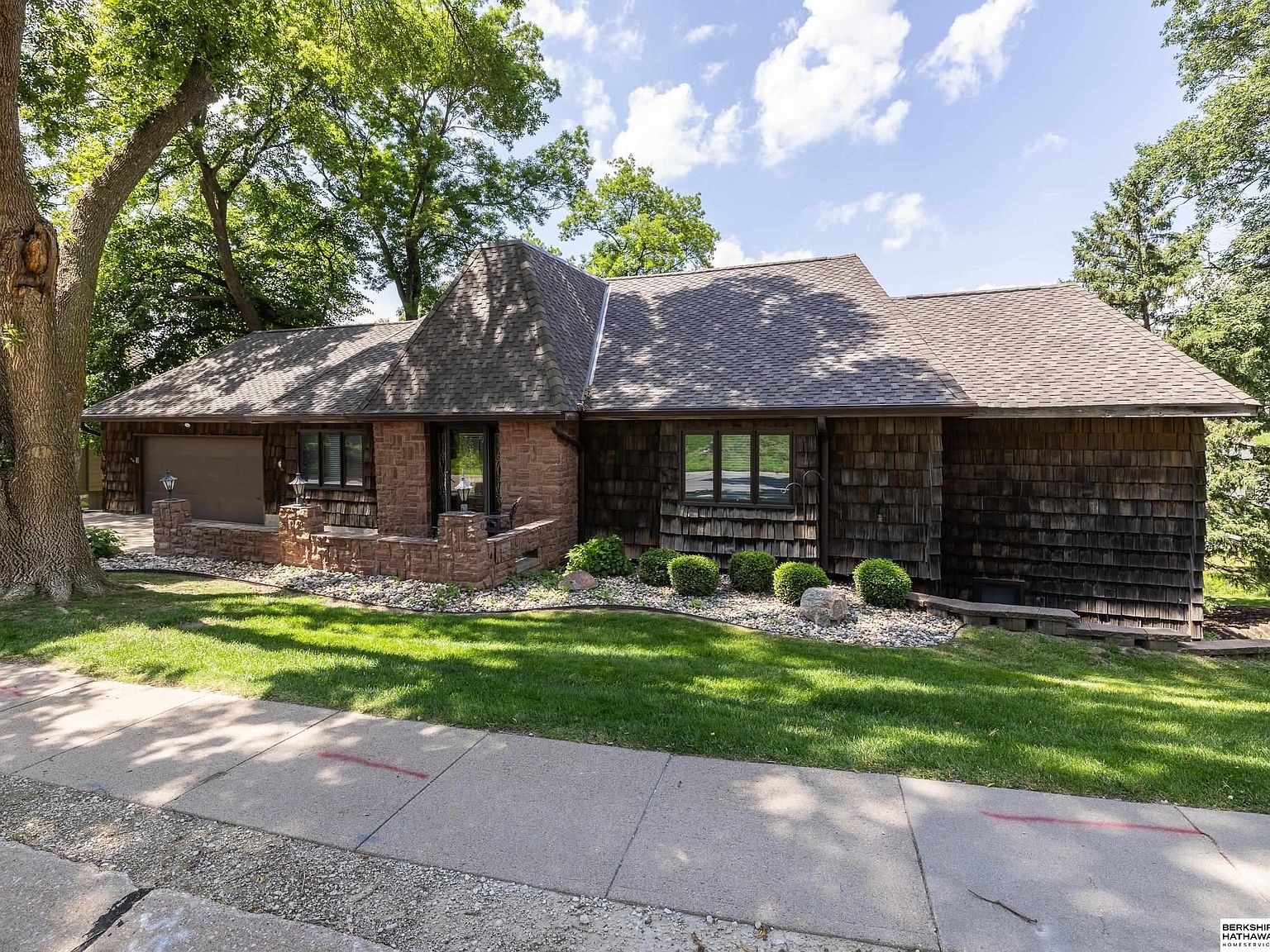 706 Martin Dr — Fontenelle Hills Country Club