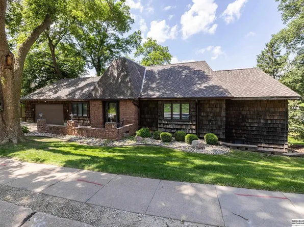 706 Martin Dr, Bellevue, NE 68005