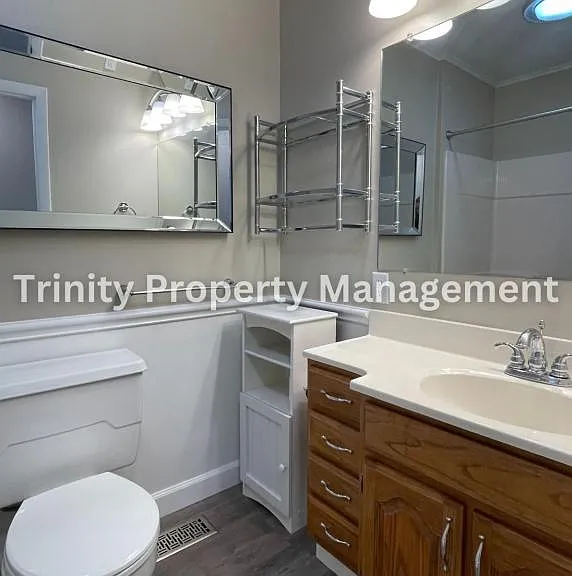 305 Michael St — Photo 10