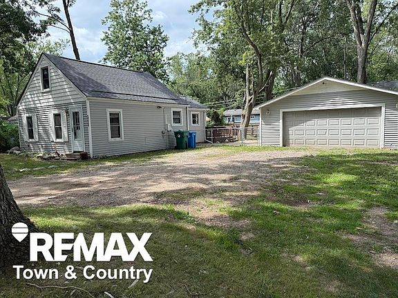 3rd image of 3238 Newton Rd