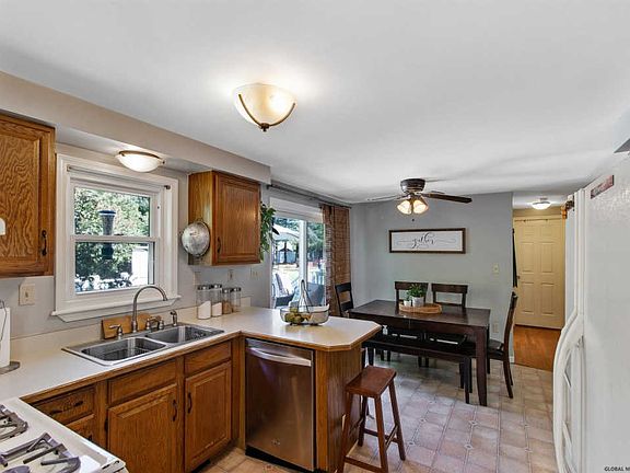 5th image of 51 N Reservoir St