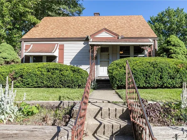 681 Thornton St, Liberty, MO 64068