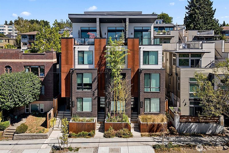 4th image of 2624 Eastlake Avenue E #A