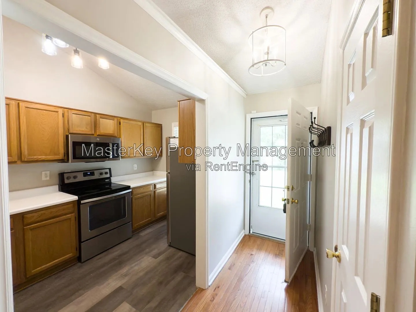 3 bed, 2.0 bath, 1150 sqft, $1,675 — Photo 2