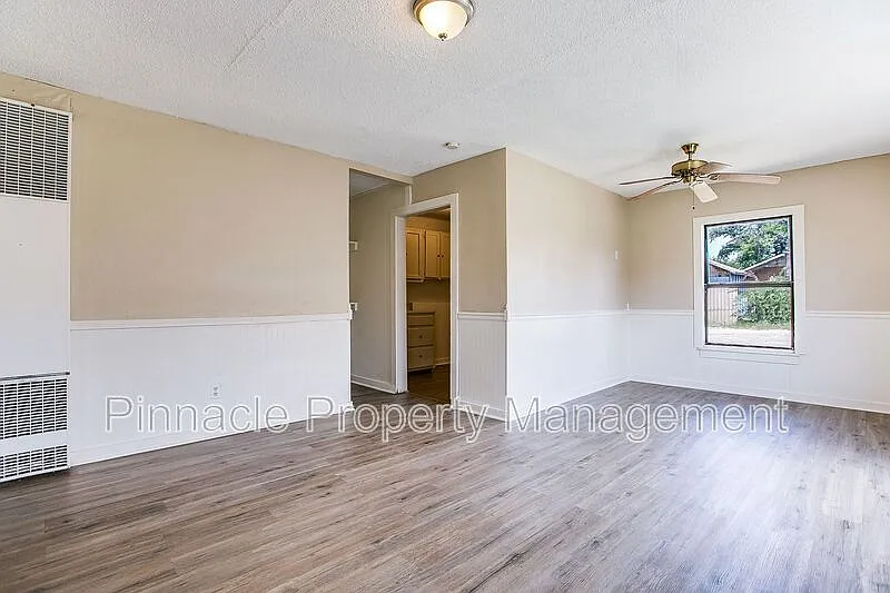 1 bed, 1.0 bath, $895 — Photo 3