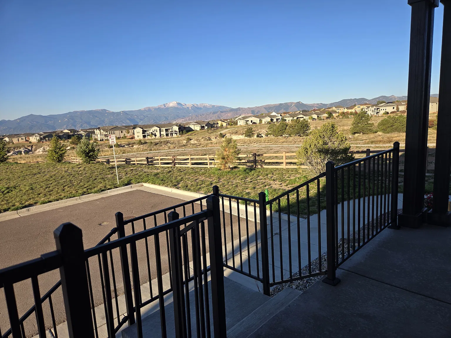 4 bed, 2855 sqft, $3,232 — Photo 2