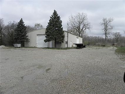 2nd image of 1070 Cemetary Rd