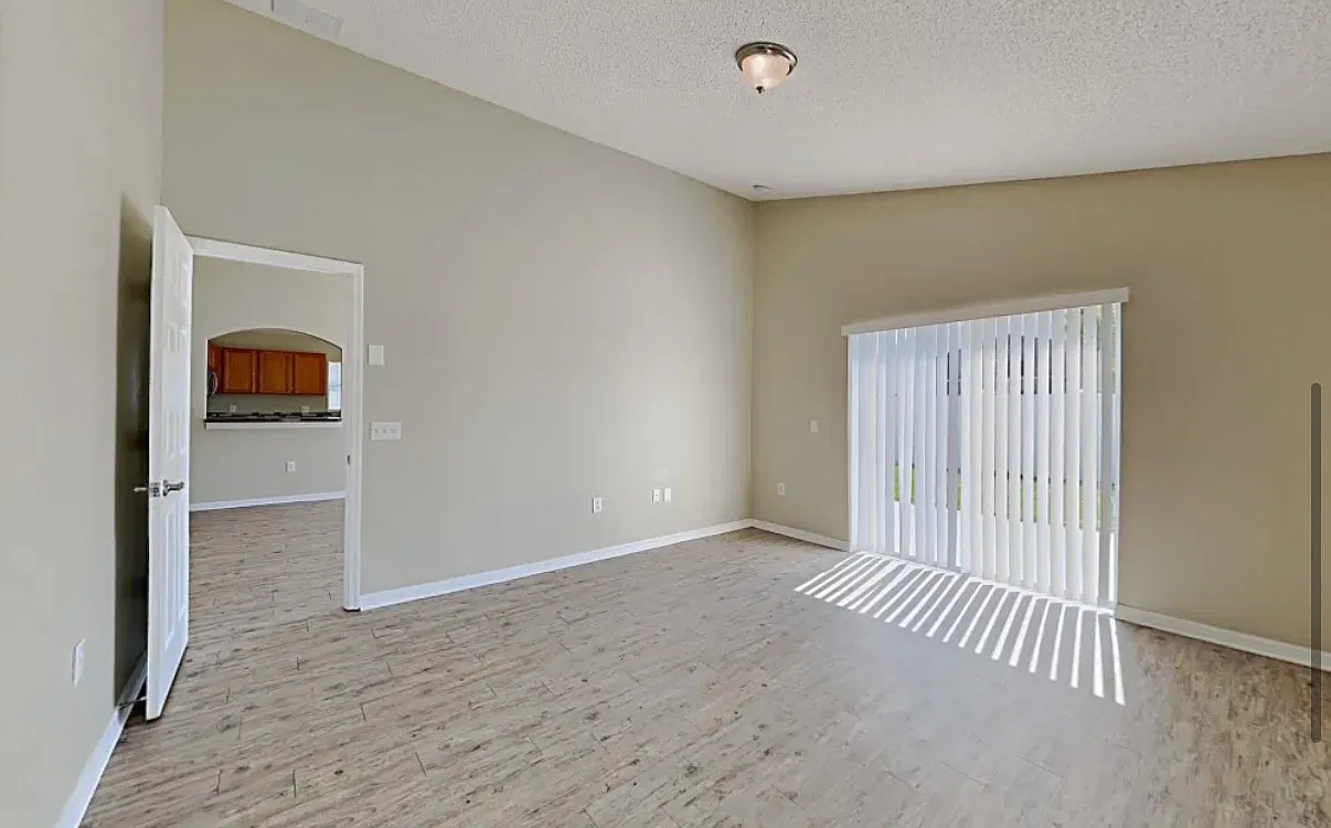 4 bed, 1816 sqft, $2,509 — Photo 4