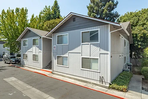 Redwood Glen Apartments Photo 1