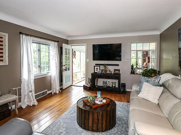 2nd image of 5 Egan Ln