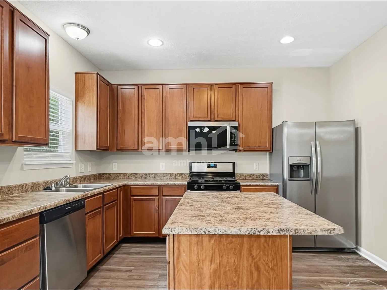 3 bed, 2.5 bath, 2280 sqft, $2,330 — Photo 3