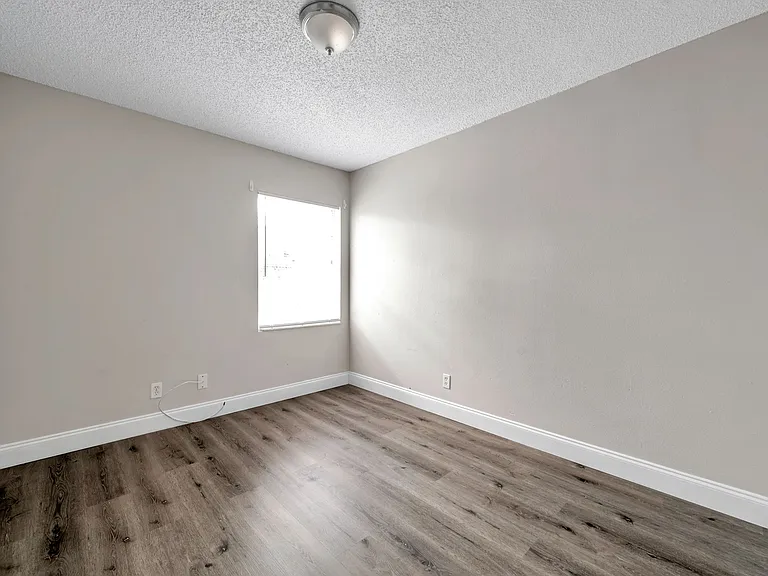 7009 S Mascotte St #B — Photo 8