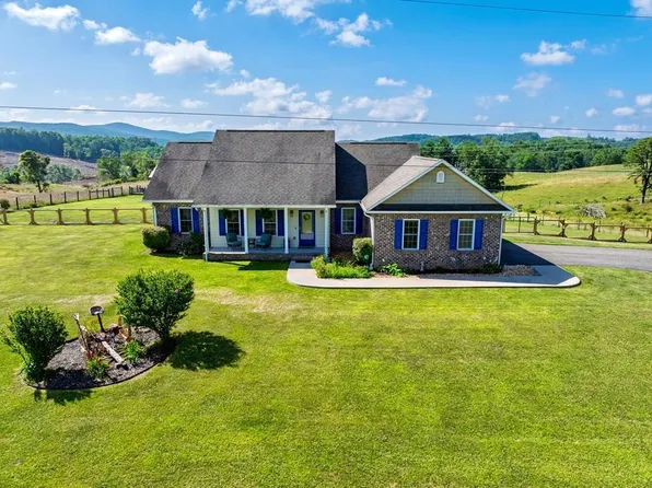12 Crestwood Dr, Galax, VA 24333