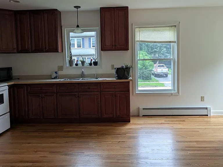 55 Boys Ave — Photo 8