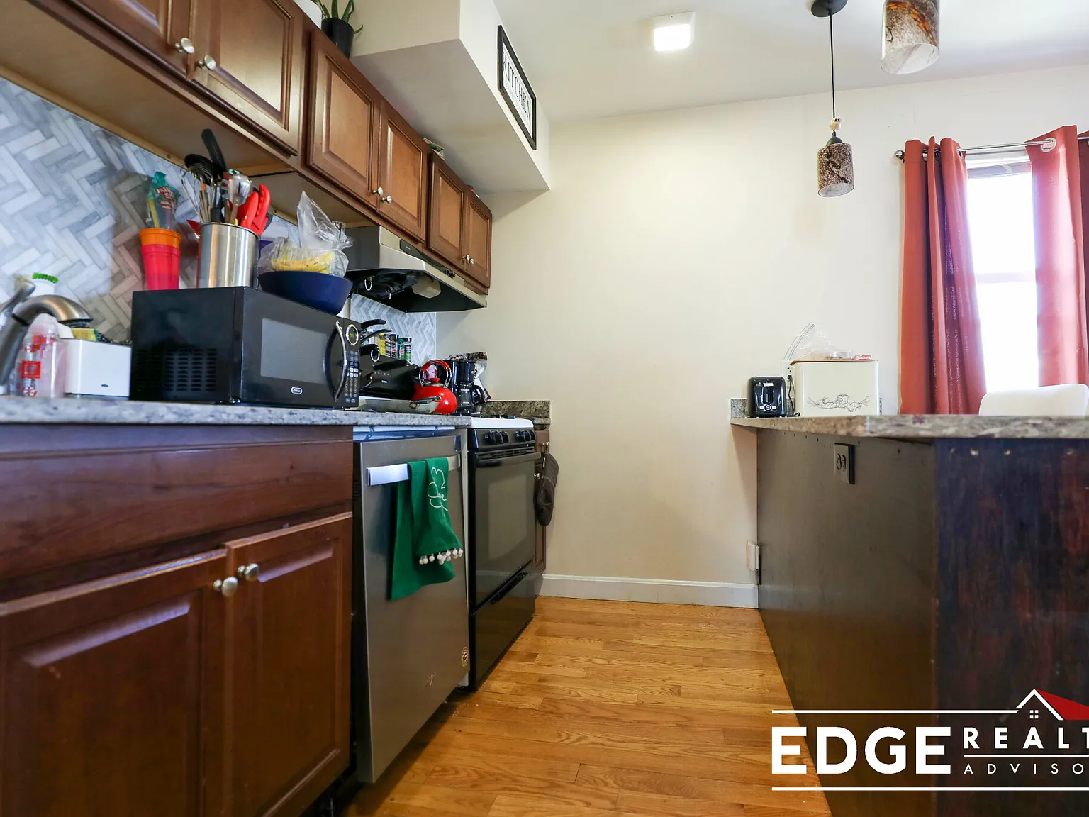 4 bed, $4,400 — Photo 2